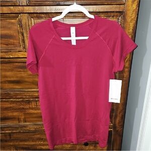 lululemon Swiftly Tech Short Sleeve 2.0 Berry Rumble Nwts Sz 12
